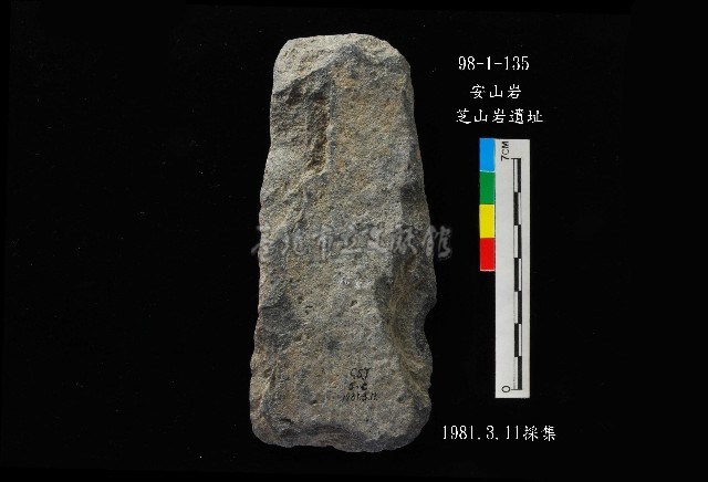 圓山文化打製斧鋤形器藏品圖，第1張