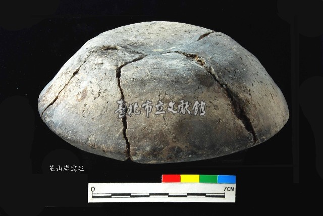 芝山岩文化仰盆柱把陶蓋藏品圖，第1張