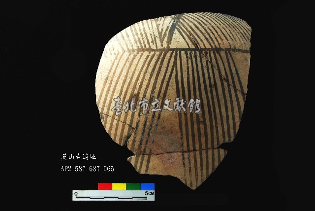 芝山岩文化黑彩折肩器藏品圖，第1張