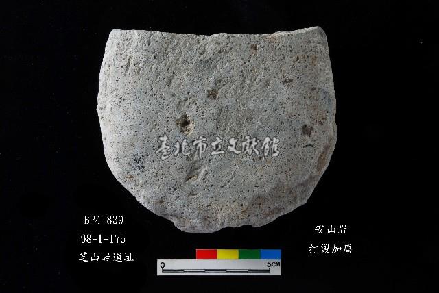 圓山文化磨製斧鋤形器藏品圖，第1張