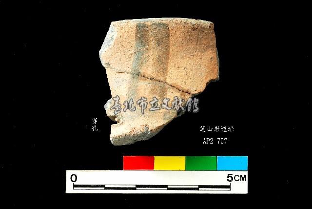 芝山岩文化穿孔罐口藏品圖，第1張