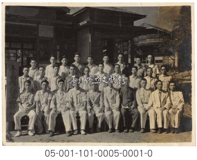 臺南縣吳鳳鄉公所合影照片藏品圖，第1張