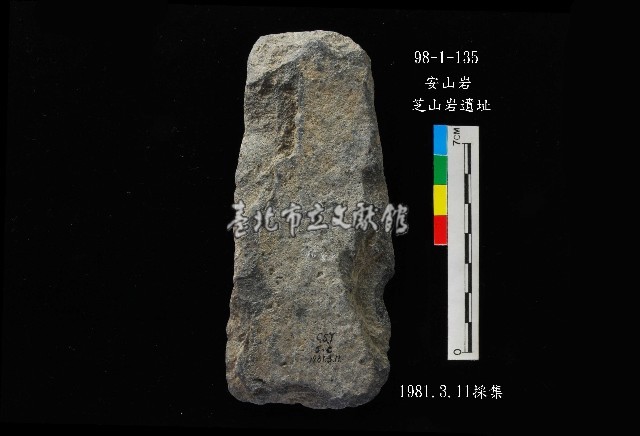 圓山文化打製斧鋤形器藏品圖，第1張