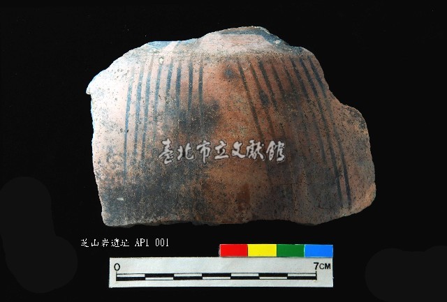 芝山岩文化黑彩折肩器藏品圖，第1張