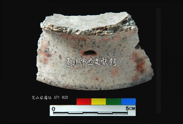 芝山岩文化紅衣陶穿孔圈足藏品圖，第1張