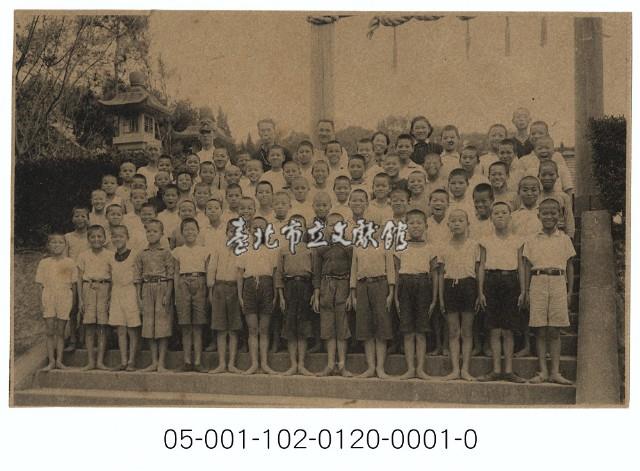 芝山岩神社的小學生藏品圖，第1張