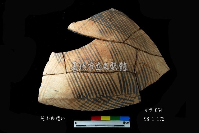 芝山岩文化黑彩折腹器藏品圖，第1張