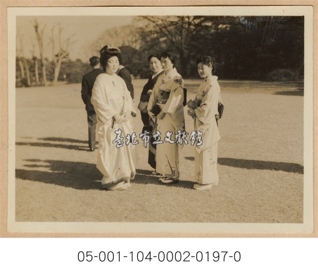 女性合照藏品圖，第1張