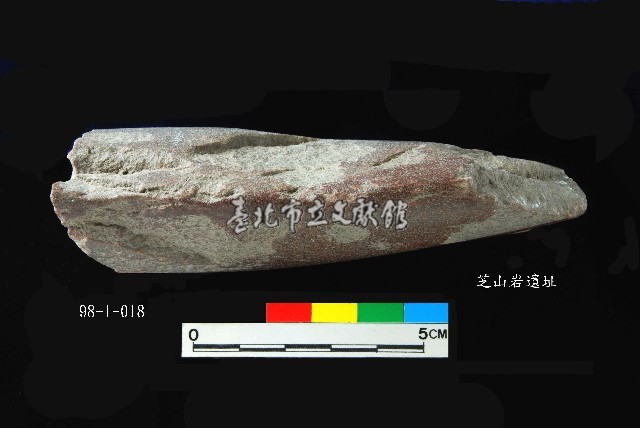 芝山岩文化打製加磨斧鋤形器藏品圖，第3張