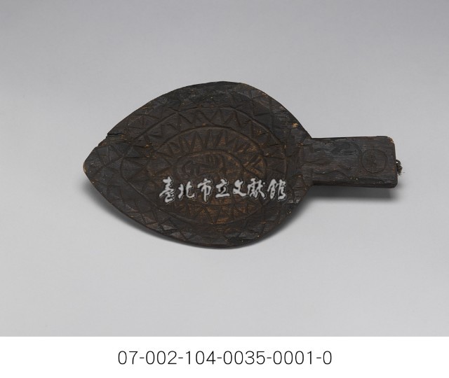 排灣族木雕盤藏品圖，第2張