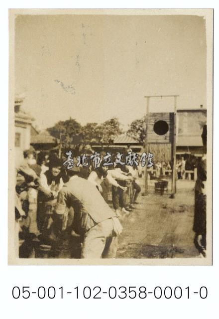 龍山寺前消防演練-往撲救目標傳遞消防水藏品圖，第1張