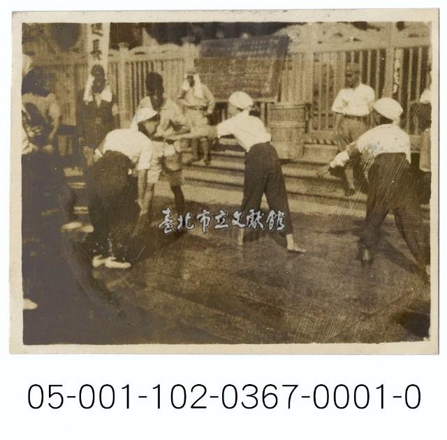 龍山寺前消防演練-小水桶傳遞消防水藏品圖，第1張