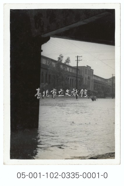 水災-永樂國小前的道路積水藏品圖，第1張