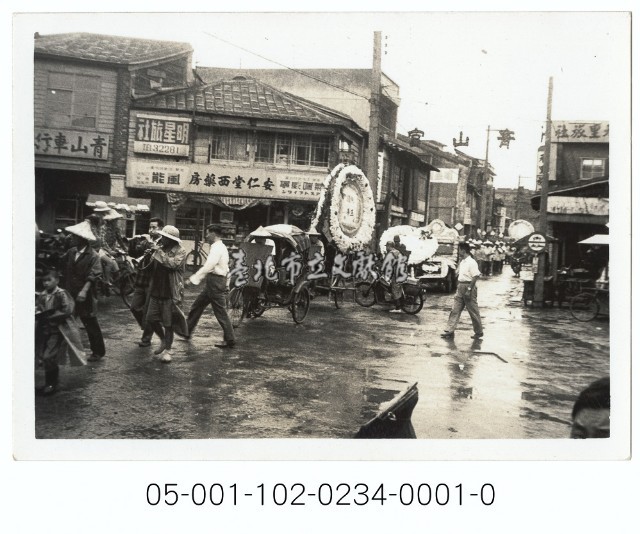 艋舺青山宮前的出殯隊伍藏品圖，第1張