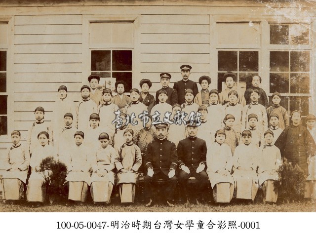 明治時期臺灣女學童合影照-0001藏品圖，第1張
