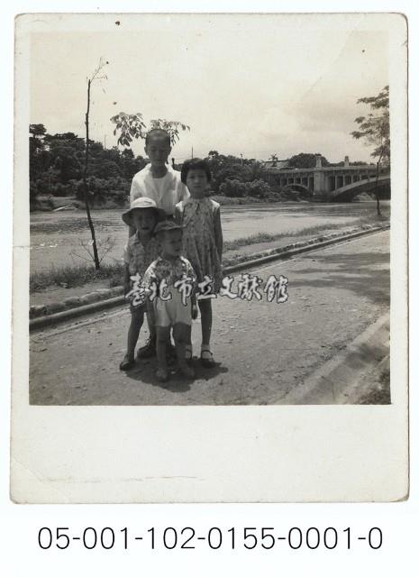 小朋友與中山橋藏品圖，第1張