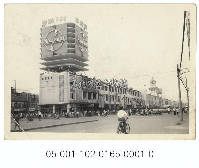 中華商場-信棟的廣告與人潮藏品圖，第1張