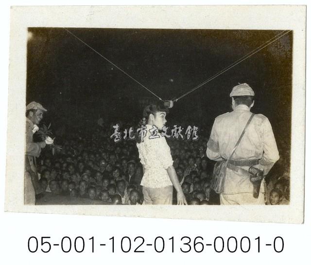 話劇公演-群眾與演員藏品圖，第1張