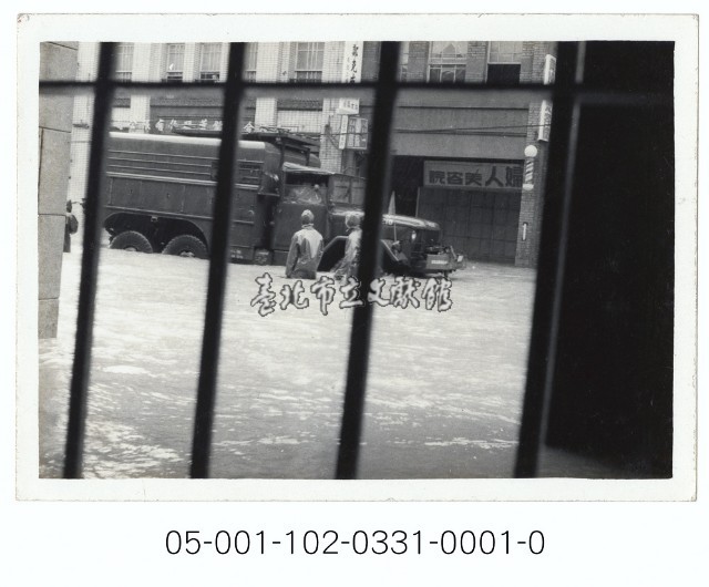 水災-救災的軍用卡車藏品圖，第1張
