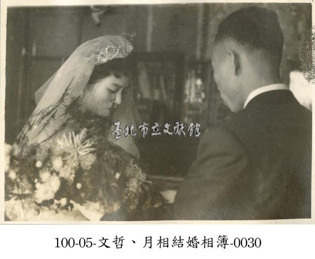 文哲、月相結婚相簿0030 (掛手指)藏品圖，第1張