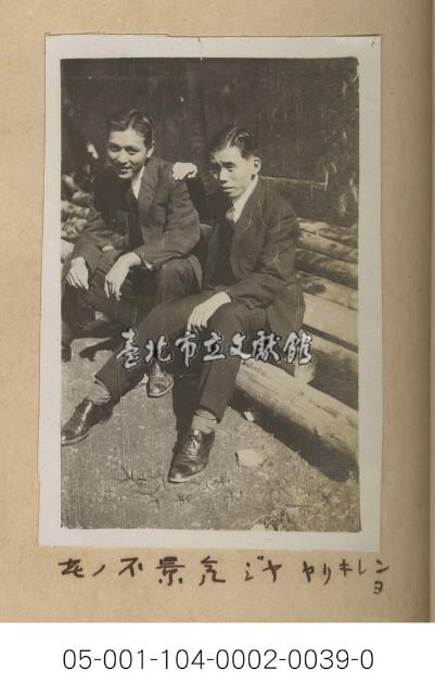 坐在木椅上談天(Oノ不景氣Oヤ　ヤリキレンヨ)藏品圖，第1張