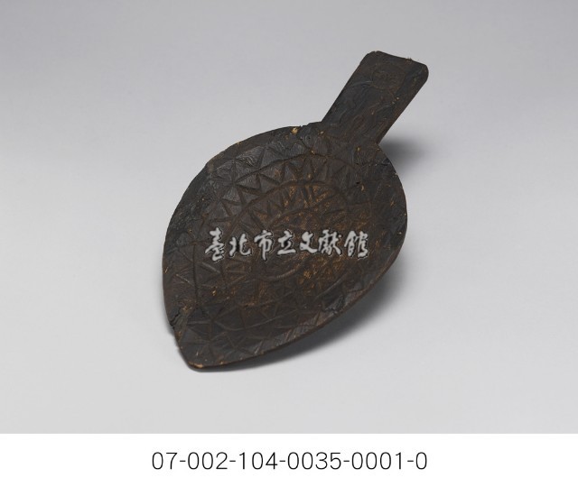 排灣族木雕盤藏品圖，第4張