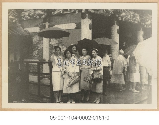 女性合照藏品圖，第1張