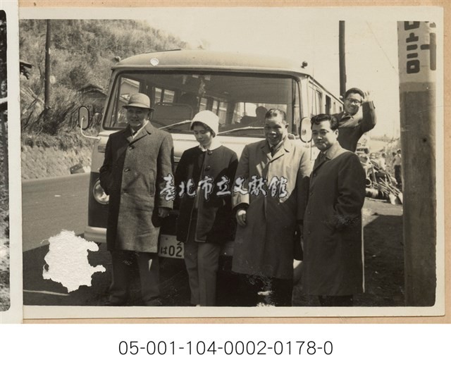 巴士與合照（1）藏品圖，第1張