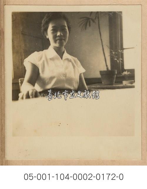 女性個人照藏品圖，第1張