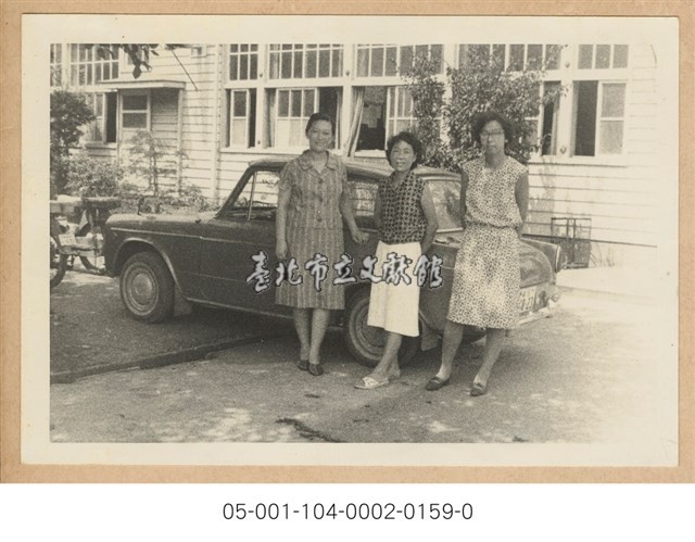 女性合照藏品圖，第1張