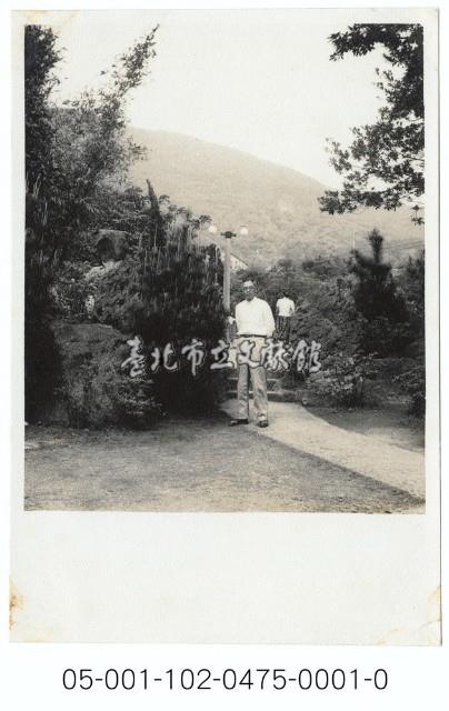 於步道旁留影藏品圖，第1張