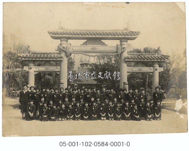 建功神社-女學生合照藏品圖，第1張