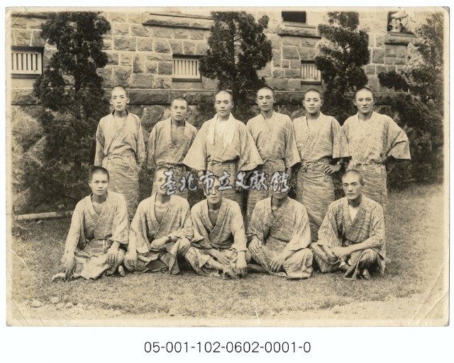 穿浴服合影-草山眾樂園藏品圖，第1張