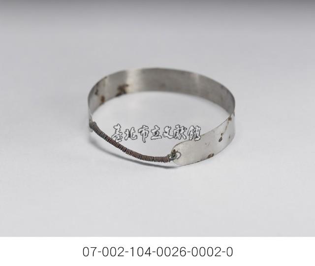 雅美族金屬腕飾藏品圖，第3張