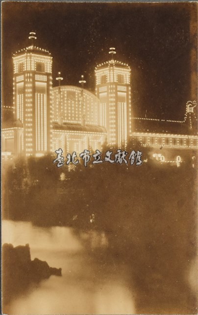 臺灣勸業共進會-第二會場(夜間)正門照明信片(3件一組)藏品圖，第1張