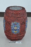 雕漆鑲琺瑯彩圓鼓凳一對－鼓凳藏品圖，第2張