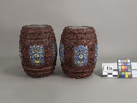 雕漆鑲琺瑯彩圓鼓凳一對藏品圖，第1張