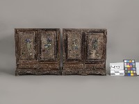 酸枝嵌百寶方角櫃一對藏品圖，第1張