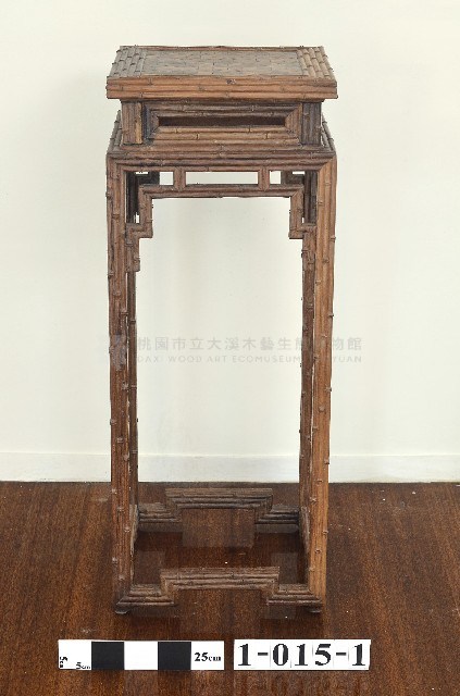紅木高束腰雕竹節鑲貼木拼方面香几藏品圖，第1張