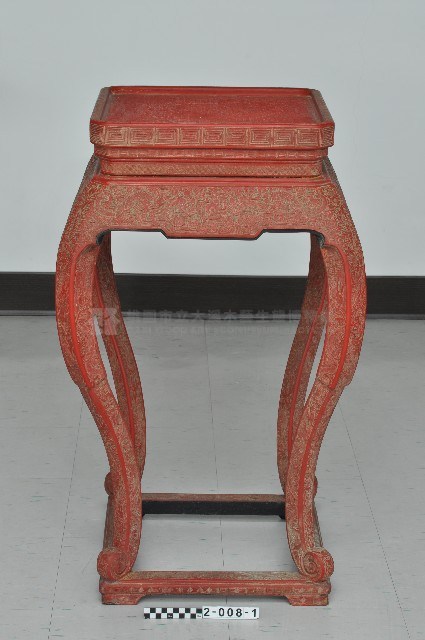 雕漆高束腰三彎腿圈足花檯一對－花檯藏品圖，第2張