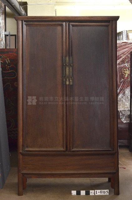 明式榆木圓角櫃藏品圖，第1張