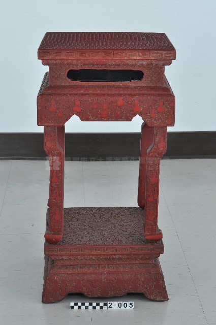雕漆高束腰香几藏品圖，第2張