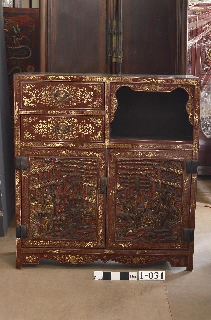 黑漆描金彩繪人物雕刻小亮格櫃藏品圖，第1張