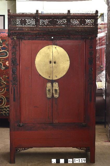 雕刻紅漆圓銅片櫃藏品圖，第1張