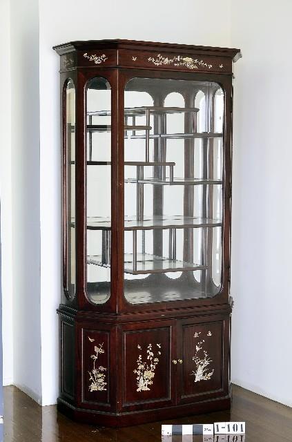 斜面古董櫥藏品圖，第1張