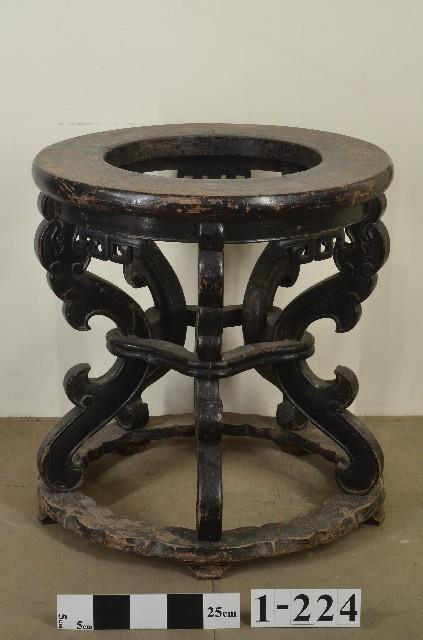 櫸木帶托泥火盆几藏品圖，第1張