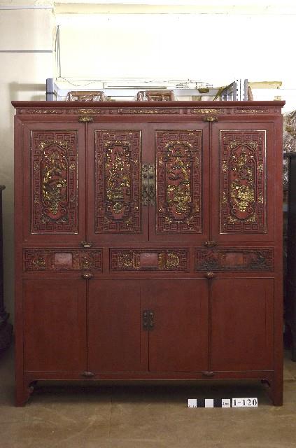 朱漆雕刻漆金衣櫃藏品圖，第1張