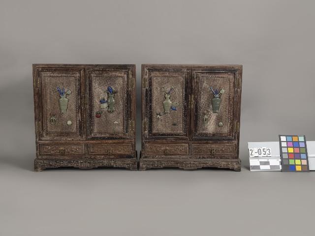 酸枝嵌百寶方角櫃一對藏品圖，第1張