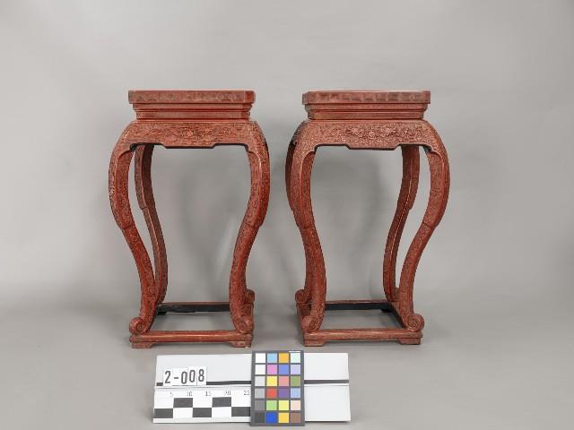 雕漆高束腰三彎腿圈足花檯一對藏品圖，第1張