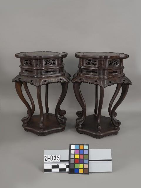 雞翅木高束腰六角形花檯一對藏品圖，第1張